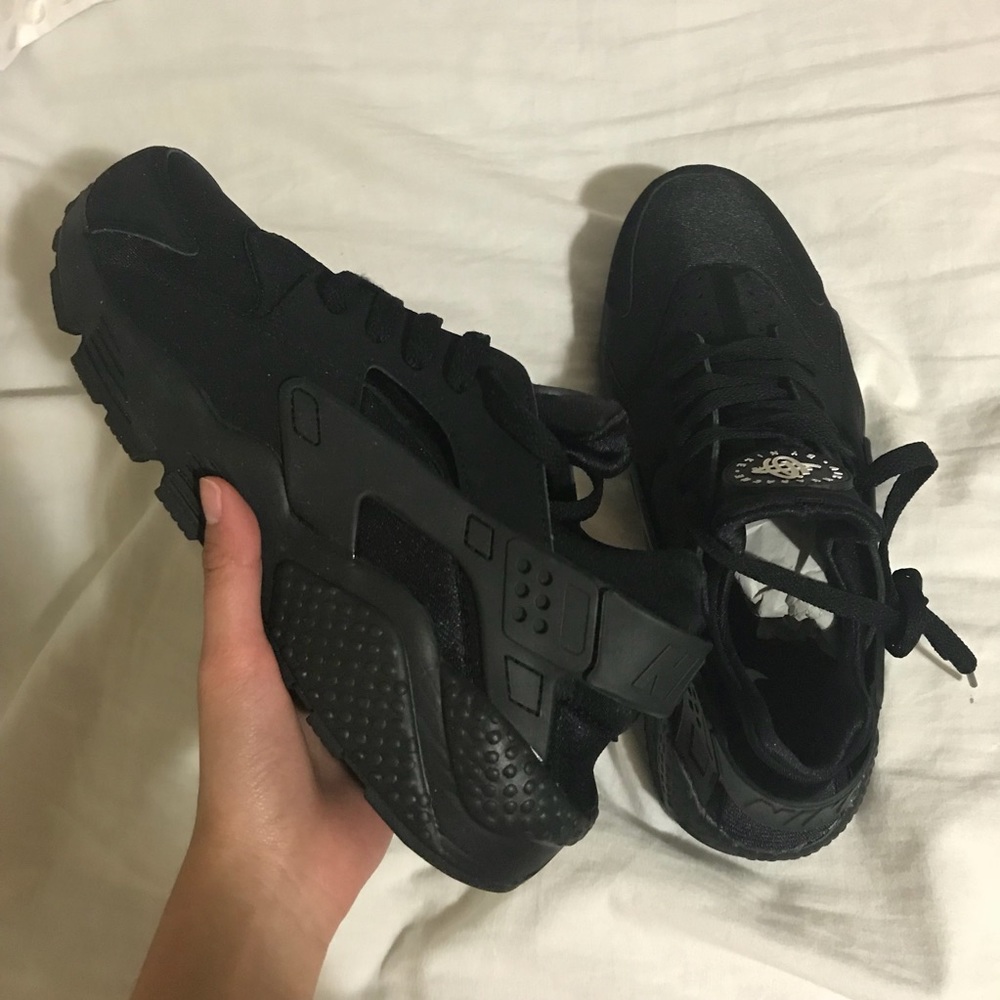 New Nike Air Huaraches All Black